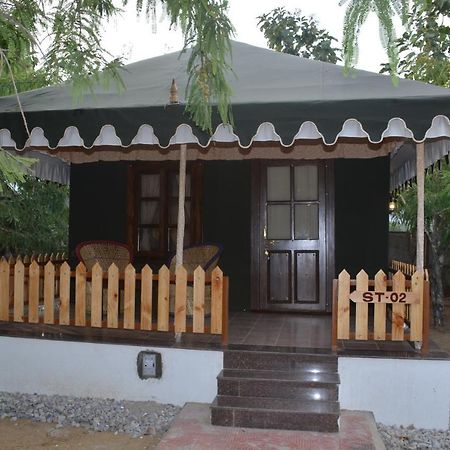 Gulmohar Sariska Resort Bairāt Exterior foto