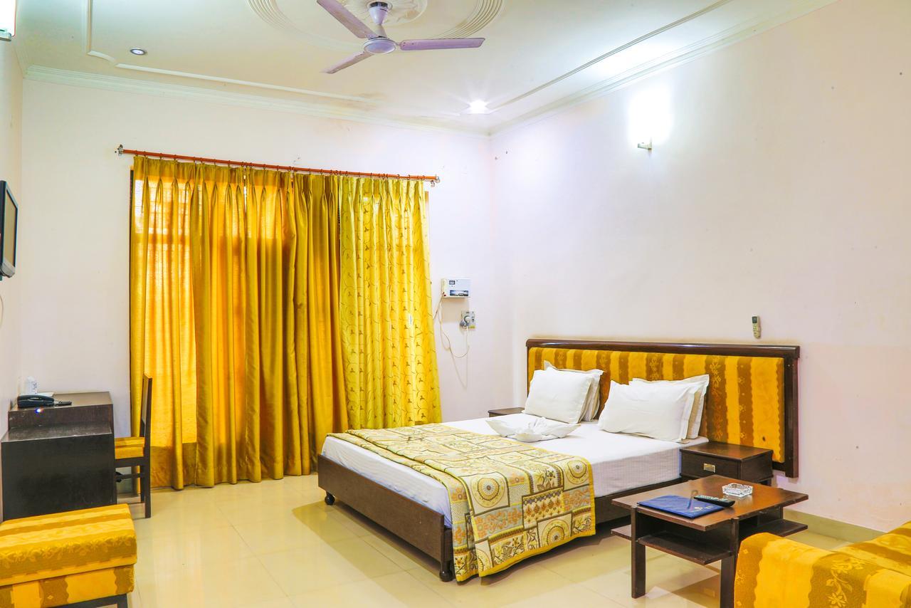 Gulmohar Sariska Resort Bairāt Exterior foto