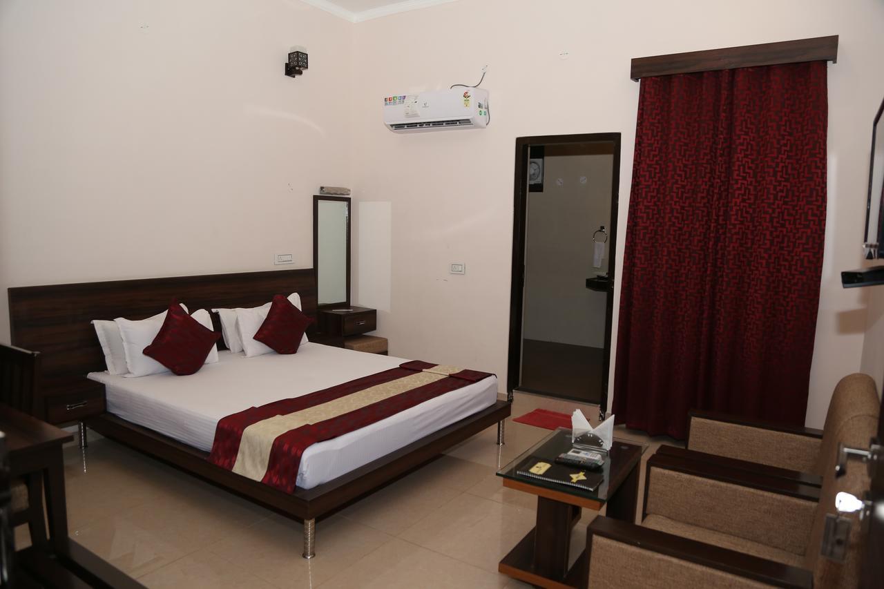 Gulmohar Sariska Resort Bairāt Exterior foto