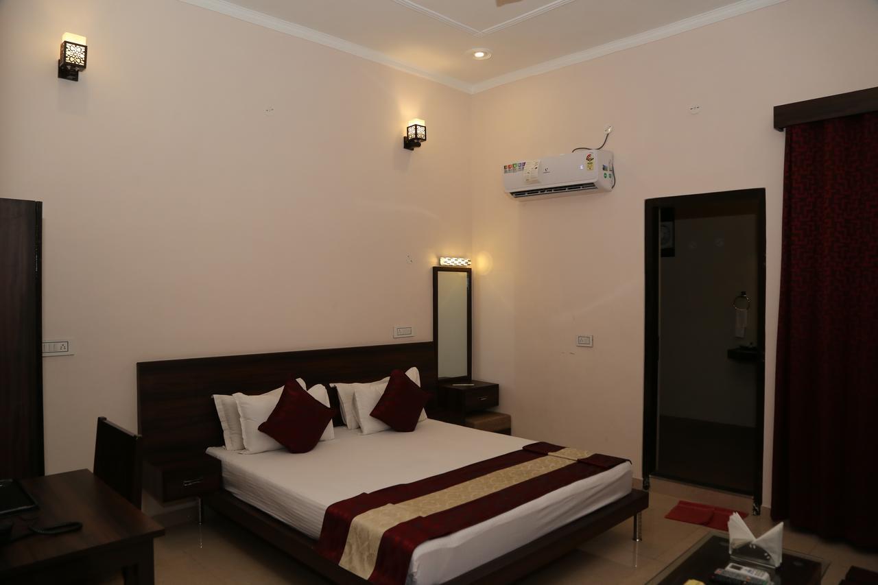 Gulmohar Sariska Resort Bairāt Exterior foto