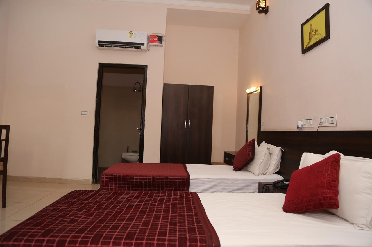 Gulmohar Sariska Resort Bairāt Exterior foto